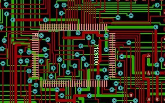 圖1：兩種PCB模型的部分電路。頂圖：傳統(tǒng)設(shè)計(jì)版本。